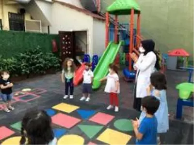 Uzun aradan sonra anaokulu ve ilkokullarda ilk ders zili çaldı Uzun aradan sonra anaokulu ve ilkokullarda ilk ders zili çaldı