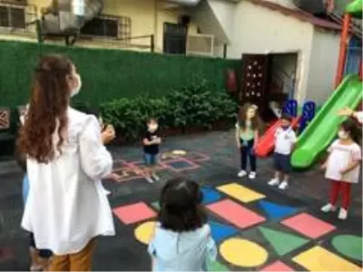 Uzun aradan sonra anaokulu ve ilkokullarda ilk ders zili çaldı Uzun aradan sonra anaokulu ve ilkokullarda ilk ders zili çaldı