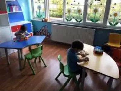 Uzun aradan sonra anaokulu ve ilkokullarda ilk ders zili çaldı Uzun aradan sonra anaokulu ve ilkokullarda ilk ders zili çaldı