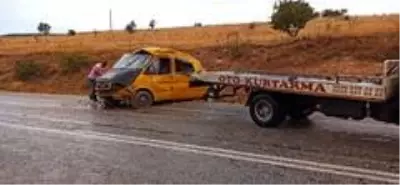 Yağış kazayı beraberinde getirdi: 1'i ağır 3 yaralı Yağış kazayı beraberinde getirdi: 1'i ağır 3 yaralı