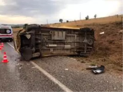 Yağış kazayı beraberinde getirdi: 1'i ağır 3 yaralı Yağış kazayı beraberinde getirdi: 1'i ağır 3 yaralı