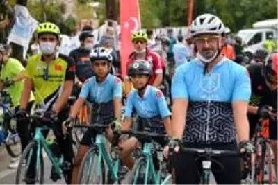 Yıldırımlılar doğa için pedal çevirdi, fidan dikti Yıldırımlılar doğa için pedal çevirdi, fidan dikti