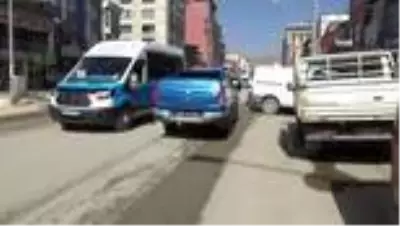 Yüksekova zabıta ekiplerinden öğrencilere sürpriz Yüksekova zabıta ekiplerinden öğrencilere sürpriz