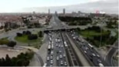 Yüz yüze eğitimin ilk gününde trafik yoğunluğu oluştu Yüz yüze eğitimin ilk gününde trafik yoğunluğu oluştu
