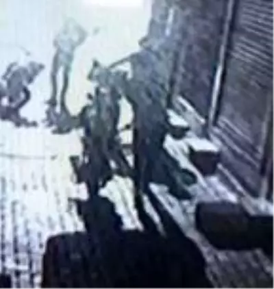 Bir haftada 18 iş yerinden hırsızlık yaptılar, eğlenirken yakalandılar Bir haftada 18 iş yerinden hırsızlık yaptılar, eğlenirken yakalandılar