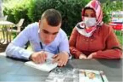 '7 yıl yaşar' denilen Serhat, 20 yaşında 3'üncü kitabını yazdı '7 yıl yaşar' denilen Serhat, 20 yaşında 3'üncü kitabını yazdı