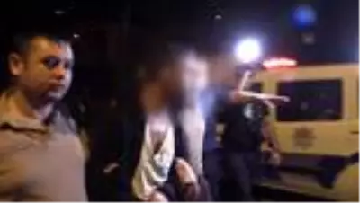 Adana'da kovalamaca sonucu yakalanan şüphelide 2 tabanca bulundu Adana'da kovalamaca sonucu yakalanan şüphelide 2 tabanca bulundu