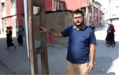 Akıma kapılan elektrikçi geride 2'si engelli 3 çocuk bıraktı Akıma kapılan elektrikçi geride 2'si engelli 3 çocuk bıraktı