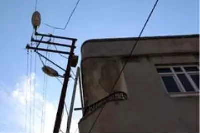 Akıma kapılan elektrikçi geride 2'si engelli 3 çocuk bıraktı Akıma kapılan elektrikçi geride 2'si engelli 3 çocuk bıraktı