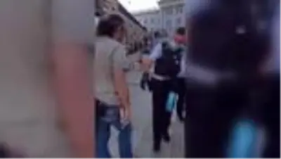 Son dakika haberi... Alman polisinin görme engelli kişiye uyguladığı şiddetin görüntüleri ortaya çıktı Son dakika haberi... Alman polisinin görme engelli kişiye uyguladığı şiddetin görüntüleri ortaya çıktı