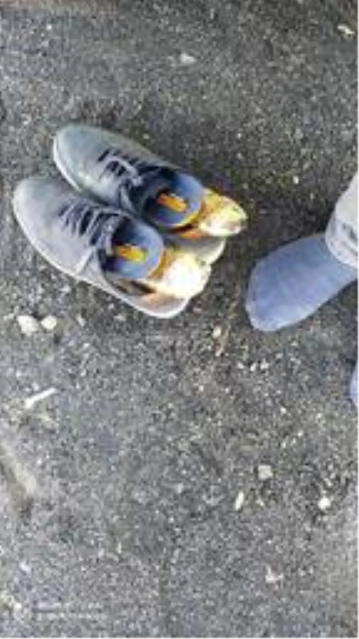 Ayakkabısının tabanına gizlediği yarım kilo esrarla yakalandı