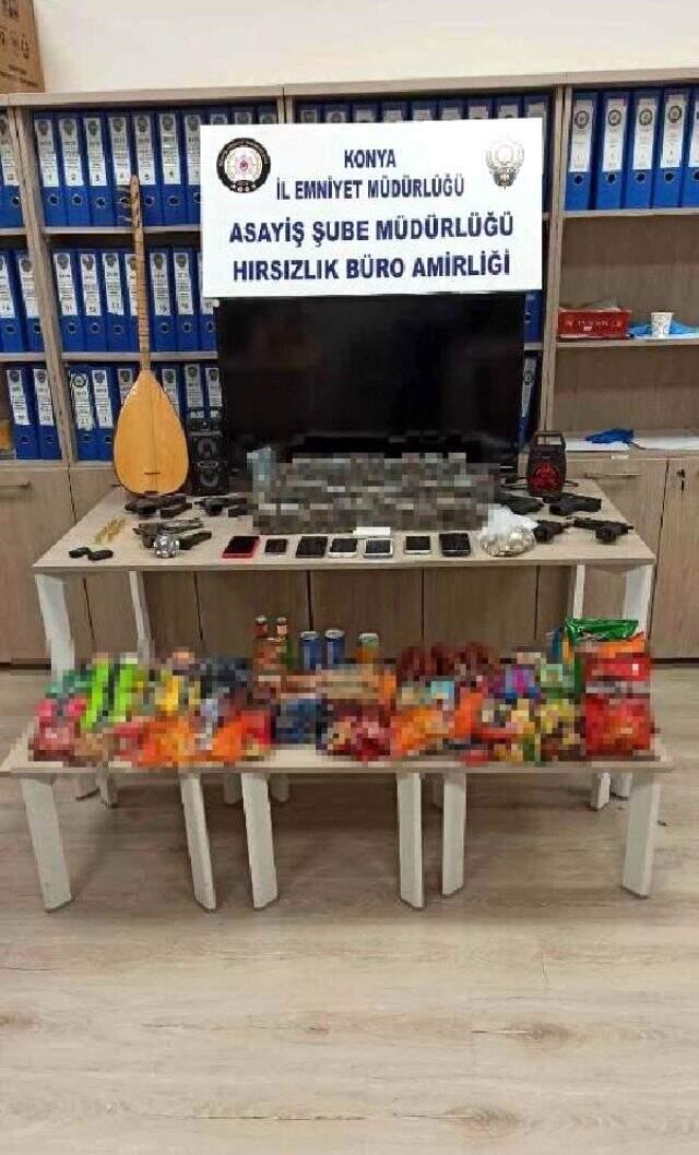 Bir haftada 18 iş yerinden hırsızlık yaptılar, eğlenirken yakalandılar Bir haftada 18 iş yerinden hırsızlık yaptılar, eğlenirken yakalandılar