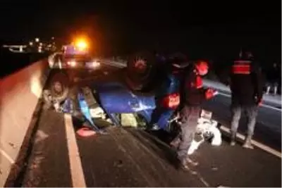 Bolu'da, traktörün römorkuna çarpan otomobil takla attı: 3 yaralı Bolu'da, traktörün römorkuna çarpan otomobil takla attı: 3 yaralı