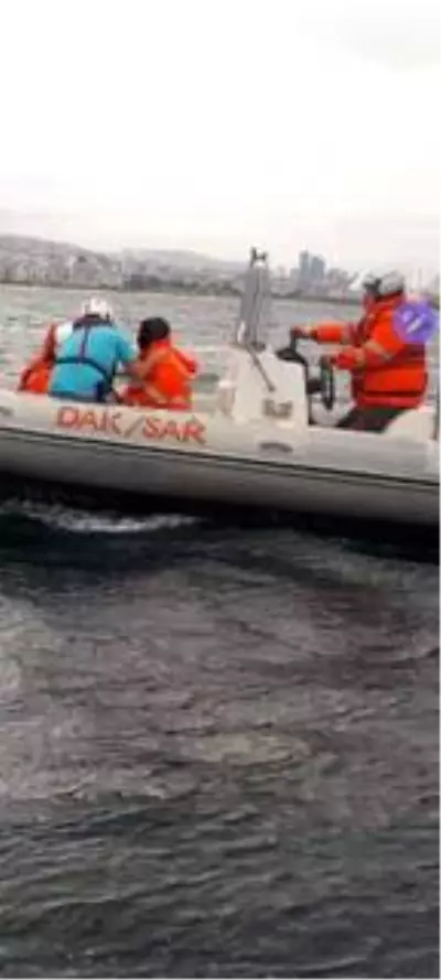 Bostancı'da denize atlayan kadın, 2 bin 500 metre açıkta kurtarıldı Bostancı'da denize atlayan kadın, 2 bin 500 metre açıkta kurtarıldı