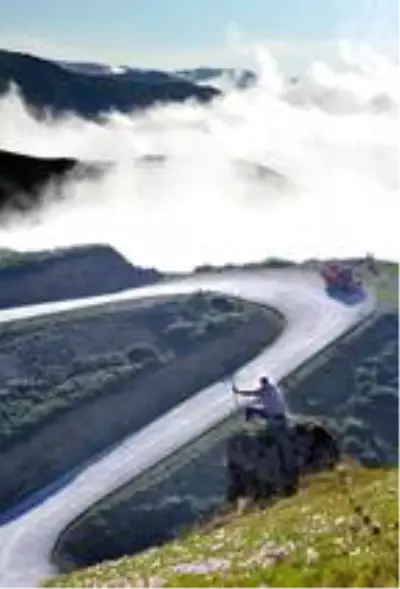 Bulutların üzerindeki yayla, ziyaretçilerini cezbediyor Bulutların üzerindeki yayla, ziyaretçilerini cezbediyor