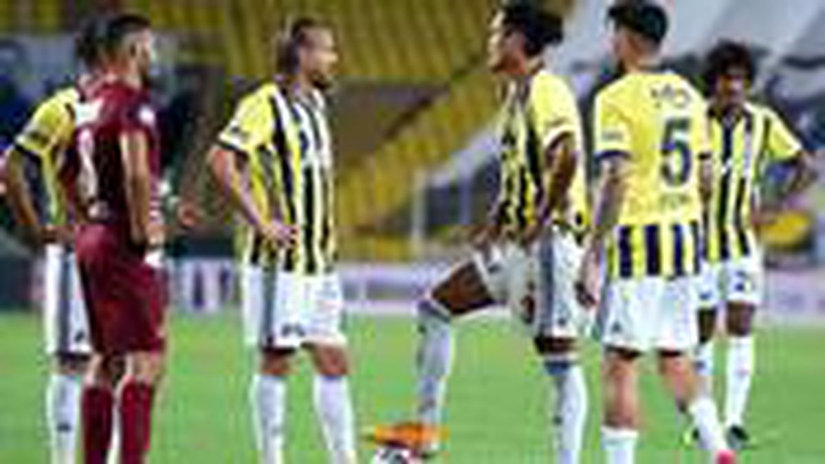 Caner Erkin, oyundan çıkarken teknik direktör Erol Bulut'a tepki gösterdi