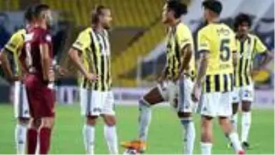 Caner Erkin, oyundan çıkarken teknik direktör Erol Bulut'a tepki gösterdi Caner Erkin, oyundan çıkarken teknik direktör Erol Bulut'a tepki gösterdi