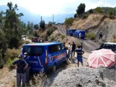 Devrilen traktörün altında kalan sürücü hayatını kaybetti Devrilen traktörün altında kalan sürücü hayatını kaybetti