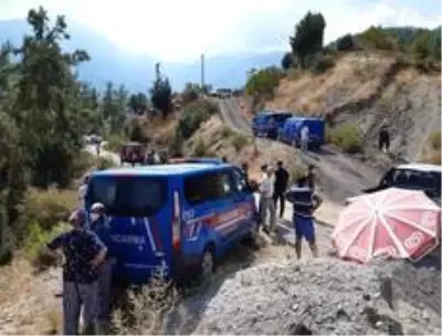 Devrilen traktörün altında kalan sürücü hayatını kaybetti Devrilen traktörün altında kalan sürücü hayatını kaybetti