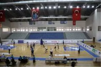Efeler Ligi: Bingöl Solhan Spor: 0 Arkas Spor: 3 Efeler Ligi: Bingöl Solhan Spor: 0 Arkas Spor: 3