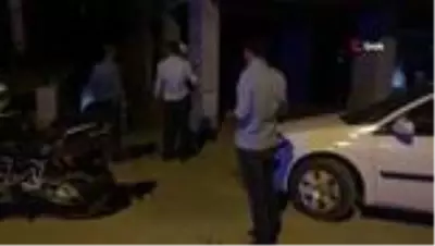 Elleri kelepçeli olarak polis aracından atlayıp kaçan zanlıyı yakalamak için seferber oldular Elleri kelepçeli olarak polis aracından atlayıp kaçan zanlıyı yakalamak için seferber oldular
