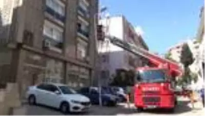 Eve kilitlendikleri ihbarında bulunan iki kadını itfaiye kurtardı Eve kilitlendikleri ihbarında bulunan iki kadını itfaiye kurtardı