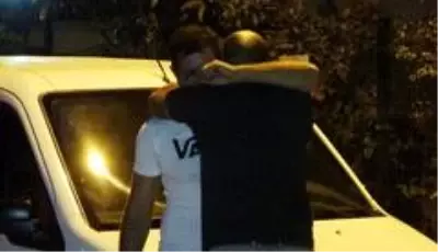 Evinde fenalaşan güvenlik amiri hayatını kaybetti, yakınları birbirine sarılıp ağladı Evinde fenalaşan güvenlik amiri hayatını kaybetti, yakınları birbirine sarılıp ağladı