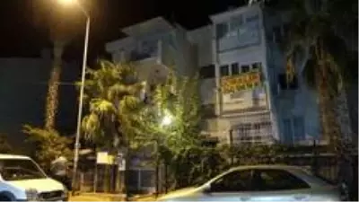Evinde fenalaşan güvenlik amiri hayatını kaybetti, yakınları birbirine sarılıp ağladı Evinde fenalaşan güvenlik amiri hayatını kaybetti, yakınları birbirine sarılıp ağladı