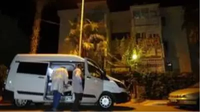 Evinde fenalaşan güvenlik amiri hayatını kaybetti, yakınları birbirine sarılıp ağladı Evinde fenalaşan güvenlik amiri hayatını kaybetti, yakınları birbirine sarılıp ağladı