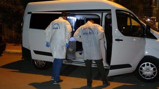 Evinde fenalaşan güvenlik amiri hayatını kaybetti, yakınları birbirine sarılıp ağladı Evinde fenalaşan güvenlik amiri hayatını kaybetti, yakınları birbirine sarılıp ağladı