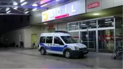 Galeriye kalaşnikoflu saldırı: 2 yaralı Galeriye kalaşnikoflu saldırı: 2 yaralı