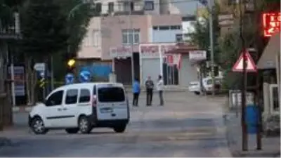 Galeriye kalaşnikoflu saldırı: 2 yaralı Galeriye kalaşnikoflu saldırı: 2 yaralı