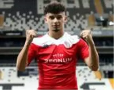 Gökdeniz Bayrakdar'dan tarihi gol Gökdeniz Bayrakdar'dan tarihi gol