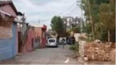 İskenderun'da silah kaçakçılarına şafak operasyonu: 5 gözaltı İskenderun'da silah kaçakçılarına şafak operasyonu: 5 gözaltı