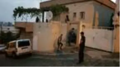 İskenderun'da silah kaçakçılarına şafak operasyonu: 5 gözaltı İskenderun'da silah kaçakçılarına şafak operasyonu: 5 gözaltı