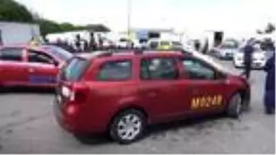 İstanbul'da taksicilerin ''Bordo'' tartışması İstanbul'da taksicilerin ''Bordo'' tartışması