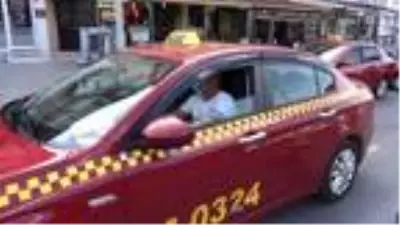 İstanbul'da taksicilerin ''Bordo'' tartışması İstanbul'da taksicilerin ''Bordo'' tartışması