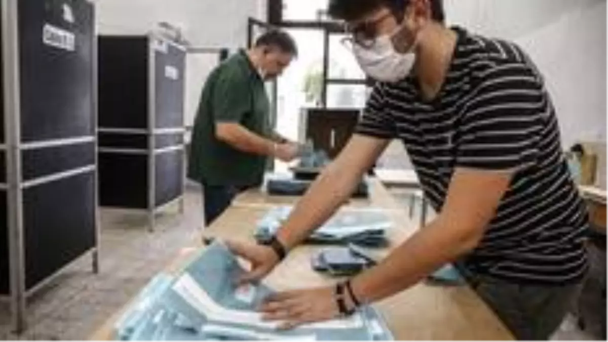 İtalya'da parlamenter sayısının üçte bir azaltılması referandumda kabul edildi