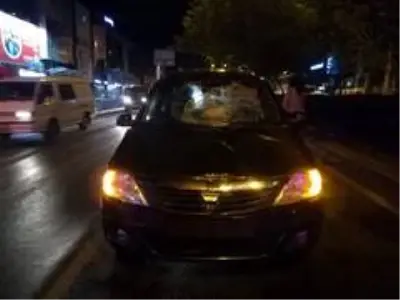 İzmir'de otomobilin çarptığı kişi ağır yaralandı İzmir'de otomobilin çarptığı kişi ağır yaralandı