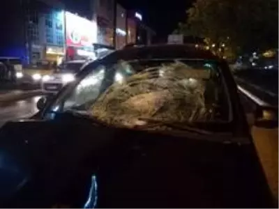 İzmir'de otomobilin çarptığı kişi ağır yaralandı İzmir'de otomobilin çarptığı kişi ağır yaralandı