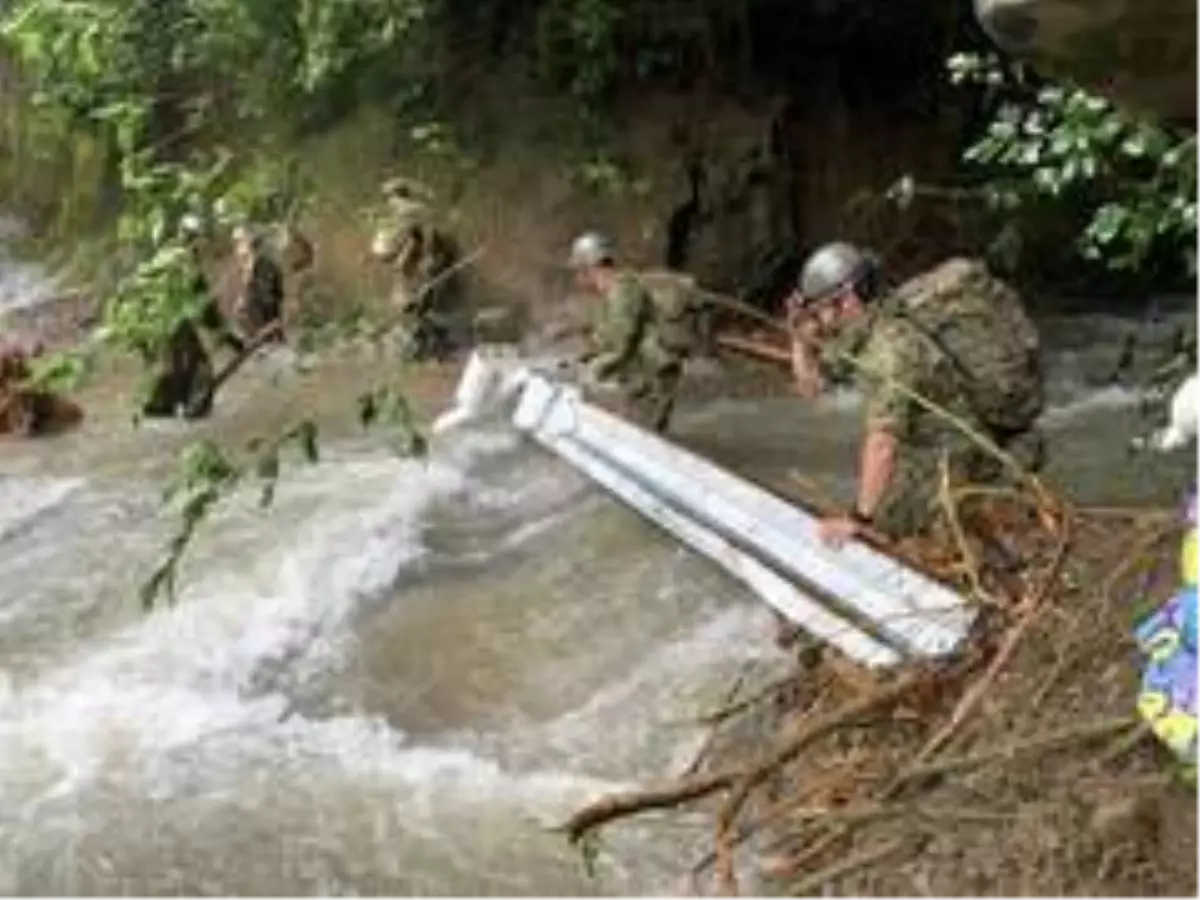 Japonya'da tropikal fırtına alarmı