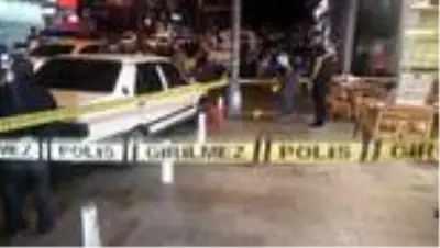 Kağıthane'de silahlı saldırıya uğrayan 3 kişi yaralandı Kağıthane'de silahlı saldırıya uğrayan 3 kişi yaralandı