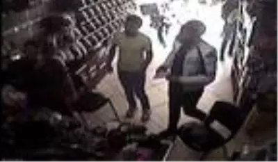 Kamyona çarpan motosikletin sürücüsü hayatını kaybetti (2) Kamyona çarpan motosikletin sürücüsü hayatını kaybetti (2)