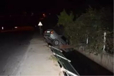 Kanala uçan araçtan burnu kanamadan çıktı Kanala uçan araçtan burnu kanamadan çıktı