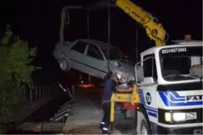 Kanala uçan araçtan burnu kanamadan çıktı Kanala uçan araçtan burnu kanamadan çıktı