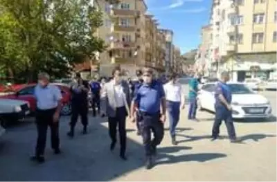 Tebdili kıyafetle denetime çıkan Kaymakam'ın yazıhane görevlisiyle yaşadığı 'bilet' diyaloğu dikkat çekti Tebdili kıyafetle denetime çıkan Kaymakam'ın yazıhane görevlisiyle yaşadığı 'bilet' diyaloğu dikkat çekti