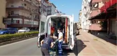 Kazazede, kendisine yardım eden kadının koluna sarılarak 'Sen kimsin?' diye sordu Kazazede, kendisine yardım eden kadının koluna sarılarak 'Sen kimsin?' diye sordu