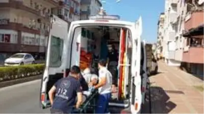 Kazazede, kendisine yardım eden kadının koluna sarılarak 'Sen kimsin?' diye sordu Kazazede, kendisine yardım eden kadının koluna sarılarak 'Sen kimsin?' diye sordu