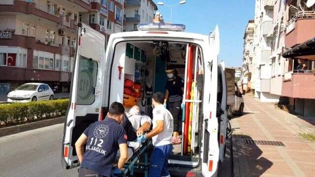Kazazede, kendisine yardım eden kadının koluna sarılarak 'Sen kimsin?' diye sordu Kazazede, kendisine yardım eden kadının koluna sarılarak 'Sen kimsin?' diye sordu