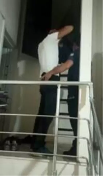 Bisiklet hırsızını linç edilmekten polis kurtardı Bisiklet hırsızını linç edilmekten polis kurtardı